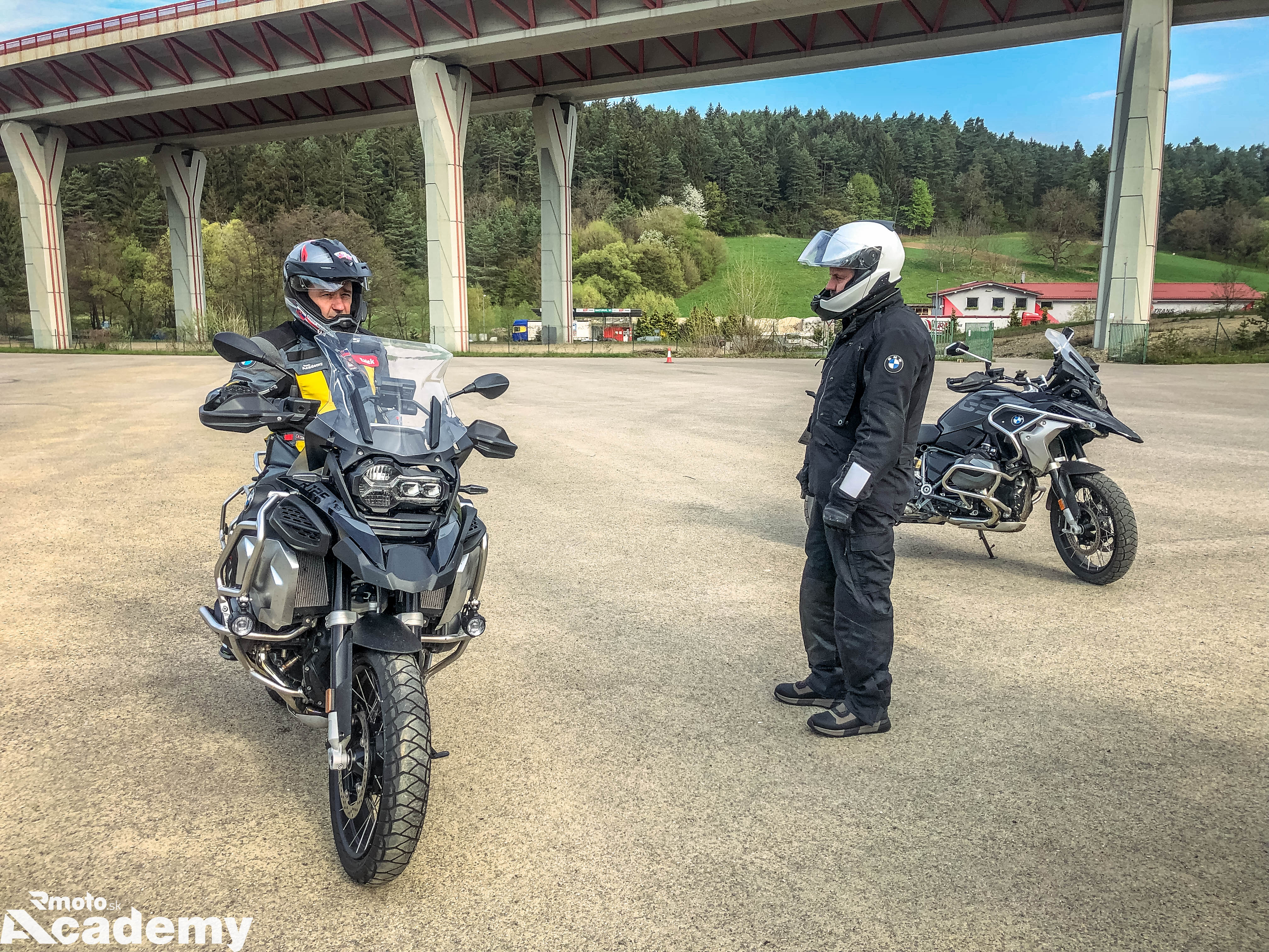 On-road kurz s BMW R 1250 GS Adventure